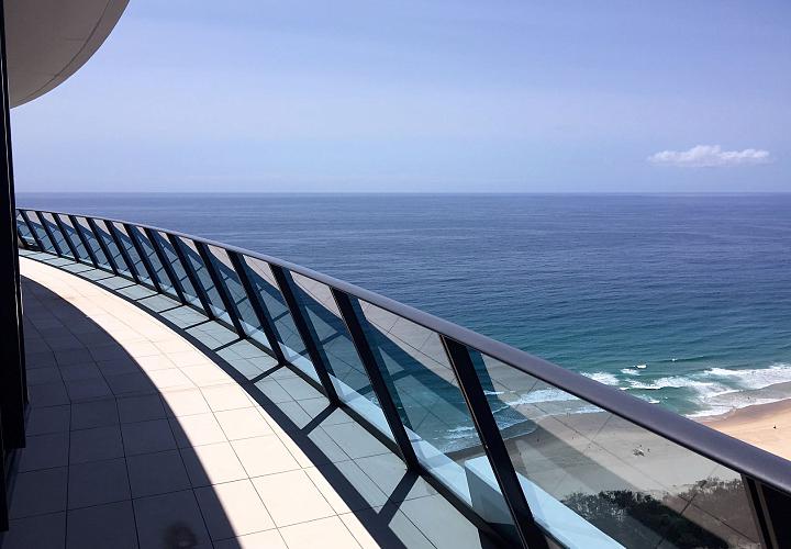 High rise glass balastrade